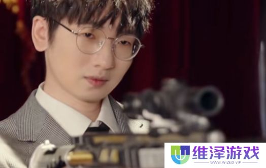 LPL解说和美女演员拍短剧,被网友质疑是否要转行,本人:拍着玩而已