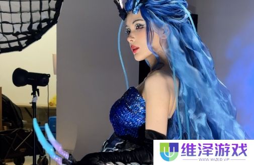 LPL女主持Rita扮演龙王敖闰，妆造还原太吸睛，想和她做个交易吗？