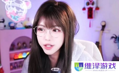 周淑怡直播对观众比手势，称因为努力学习手指都弯了，网友：谁信啊