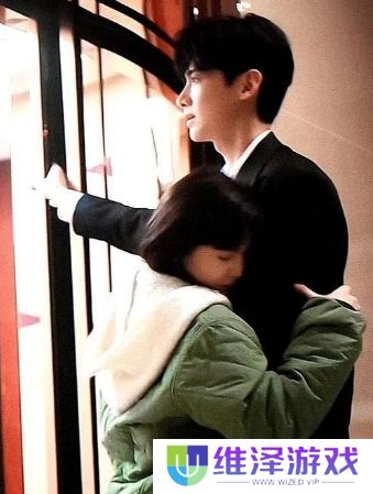 《难哄》桑延好身材藏不住，八块腹肌太吸睛，难怪温以凡能两情相悦