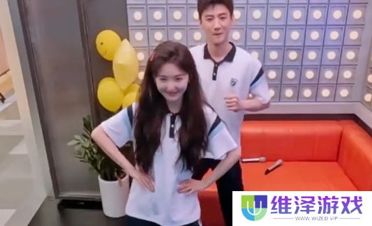 白敬亭章若楠做客《你好，星期六》，双人舞CP感太强，甜蜜氛围拉满