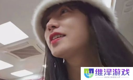 童锦程男扮女装买东西被认出，当场害羞脸红到耳根，网友：太尴尬了