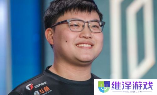 Uzi在直播间哭穷，不料家底被曝光，有网友用Deepseek估算出其资产